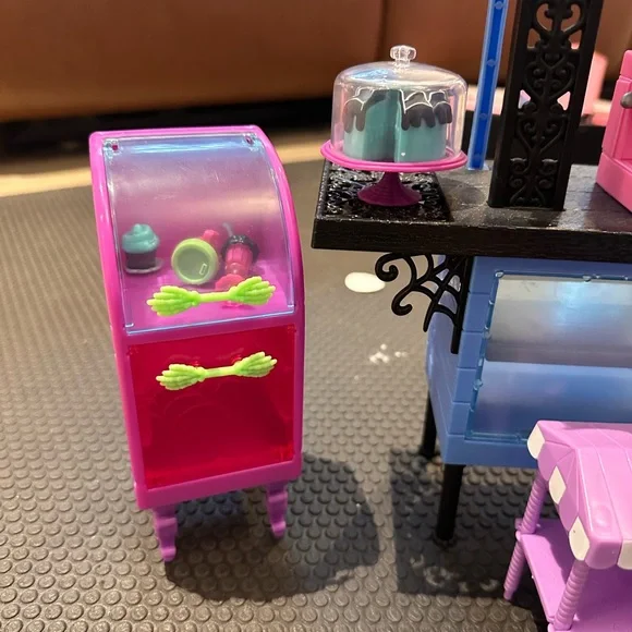 Monster High coffee shop play set - Picture 2 of 4